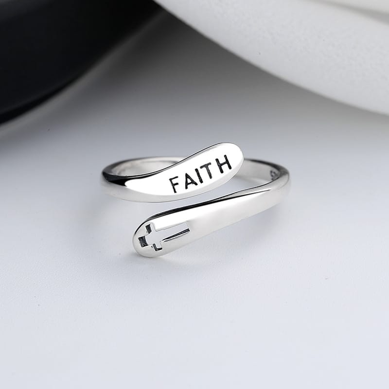 El anillo sagrado — Grabado de fe (ajustable)