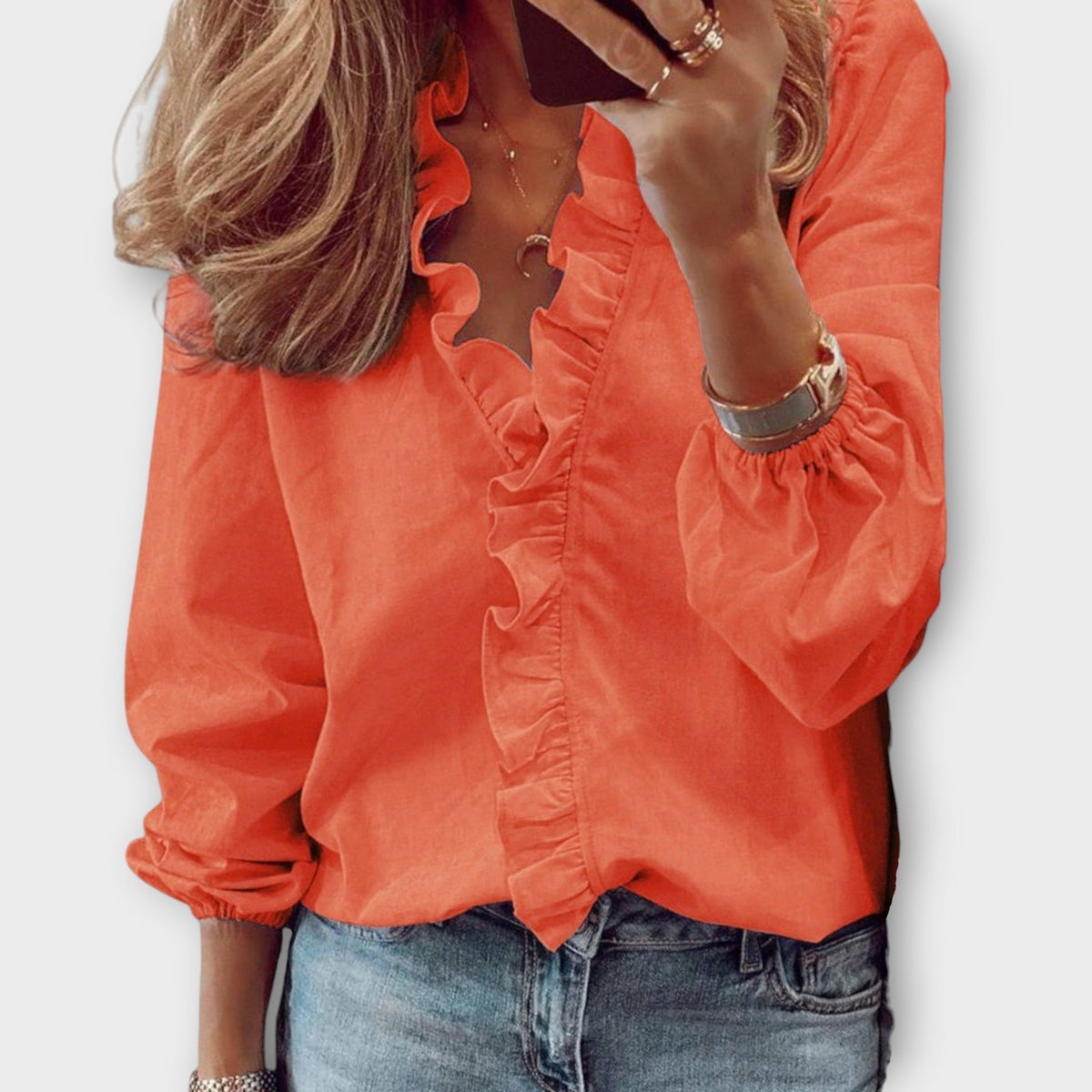 Isadora | Elegante blusa de verano con cuello en V