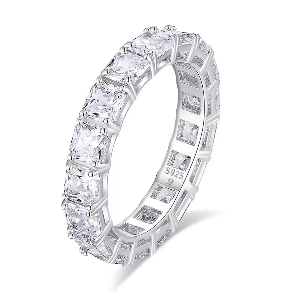 Anillo Clásico Vintage de Circonia en Plata
