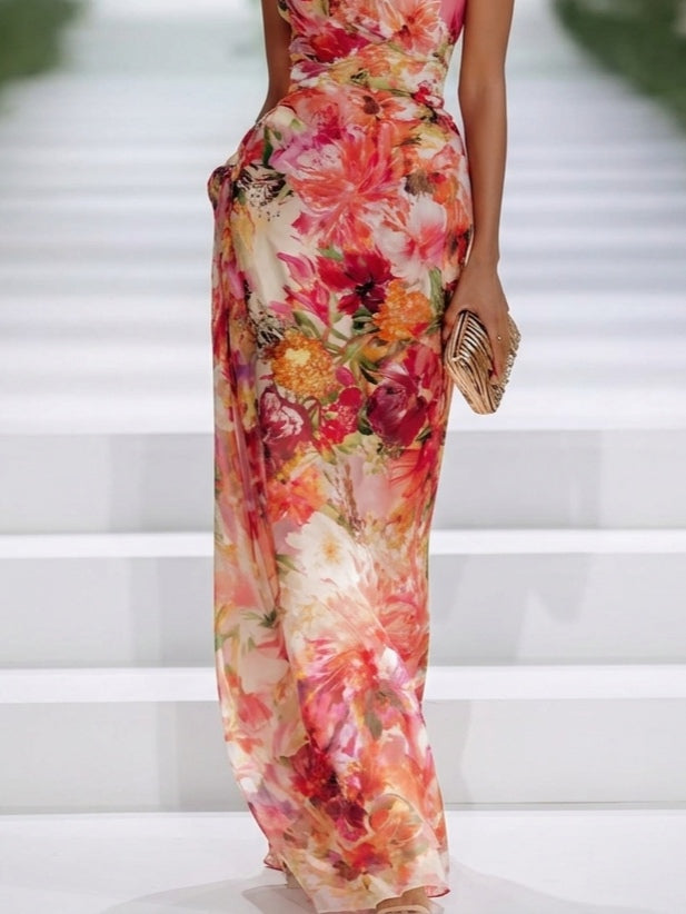 Vestido largo de gasa con estampado floral rojo, de corte holgado, sin mangas y con cuello halter