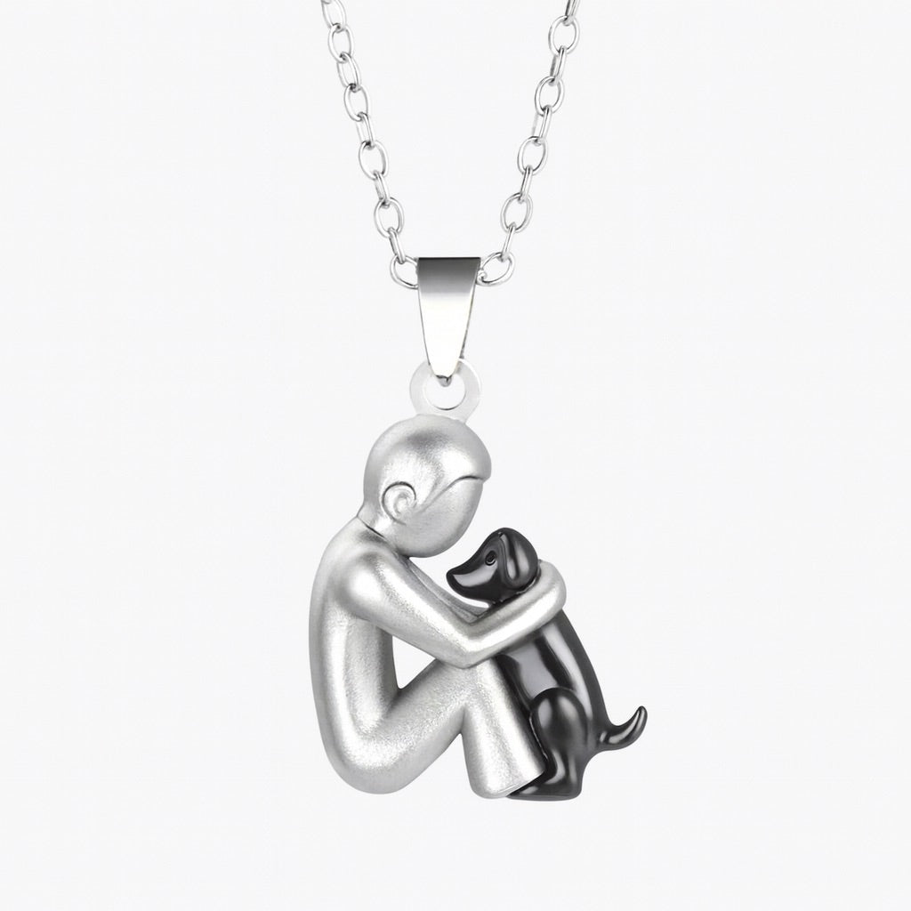 El colgante del abrazo — Collar de mujer y perro