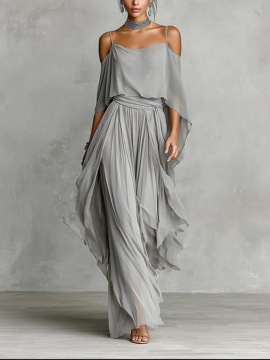 Conjunto elegante gris de blusa de gasa descubierta de los hombros y pantalones de pierna ancha