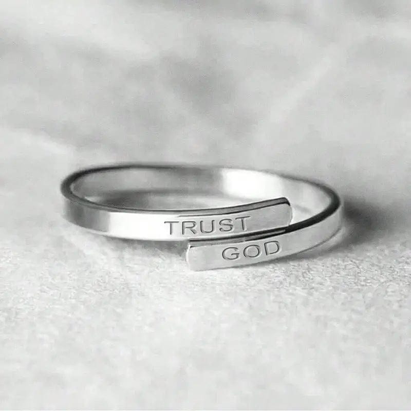 El anillo de la confianza — Grabado «Confía en Dios» (ajustable)