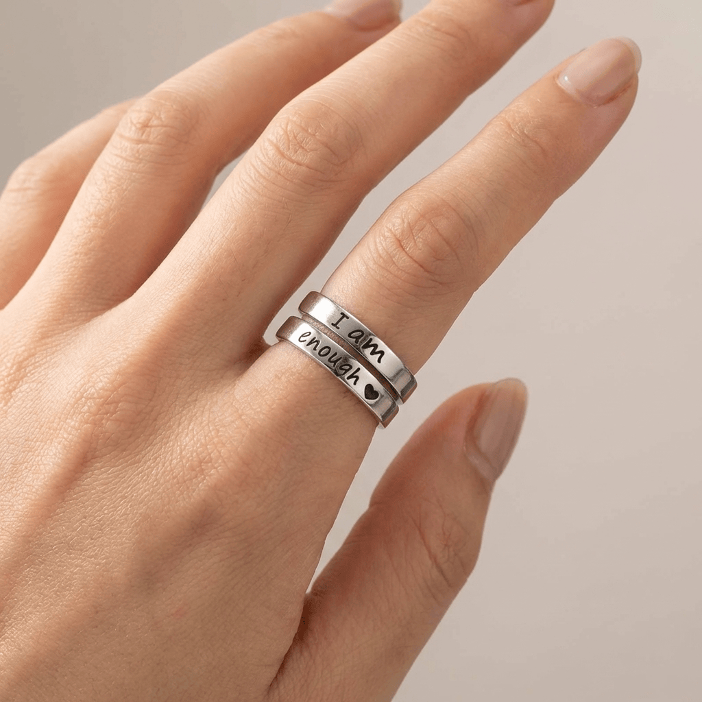 El anillo del valor — Grabado «Soy suficiente» (ajustable)