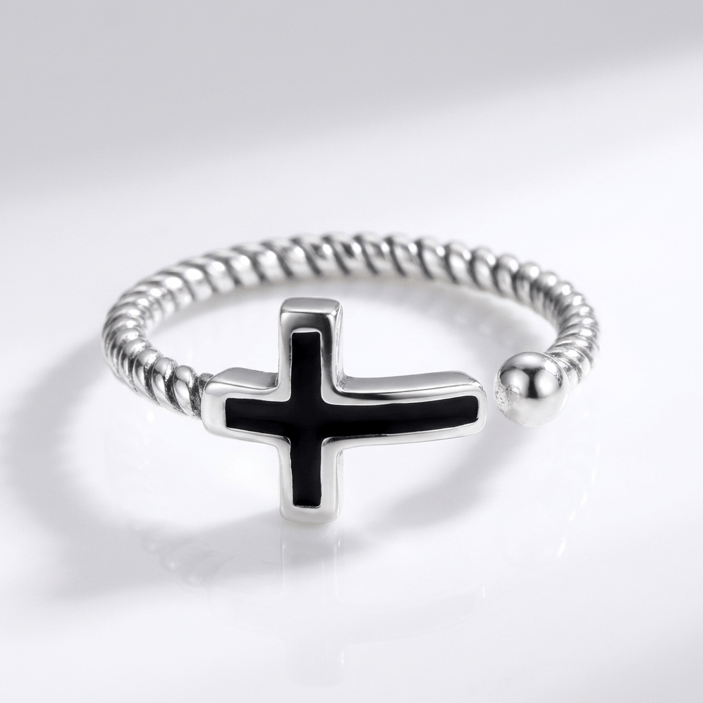El anillo Onyx — banda de cruz negra (ajustable)