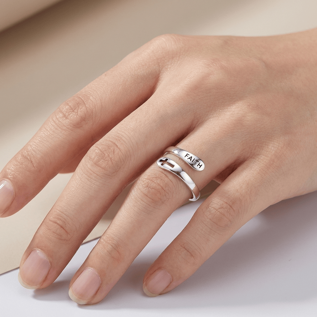 El anillo sagrado — Grabado de fe (ajustable)