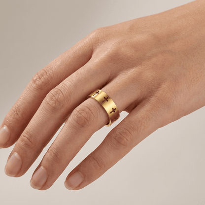 El anillo de devoción — diseño con recorte de cruz