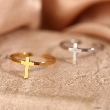 El anillo Cornerstone — Banda con parte superior en forma de cruz (ajustable)