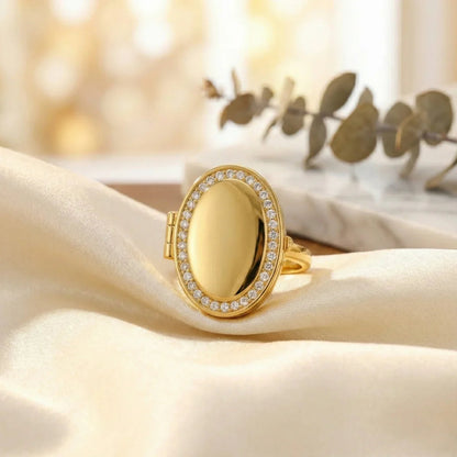 Anillo con relicario ovalado