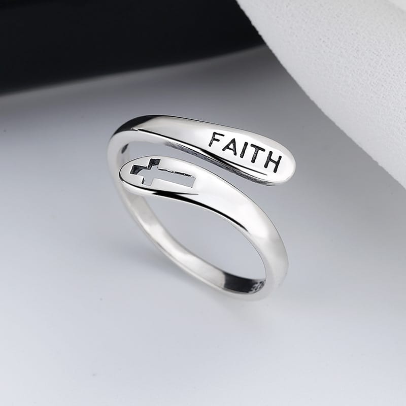 El anillo sagrado — Grabado de fe (ajustable)