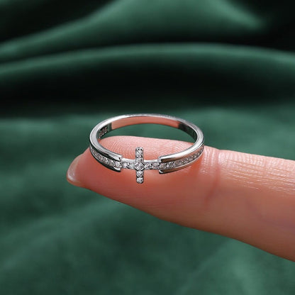 El anillo de la fe — Cruz con detalle de cristal