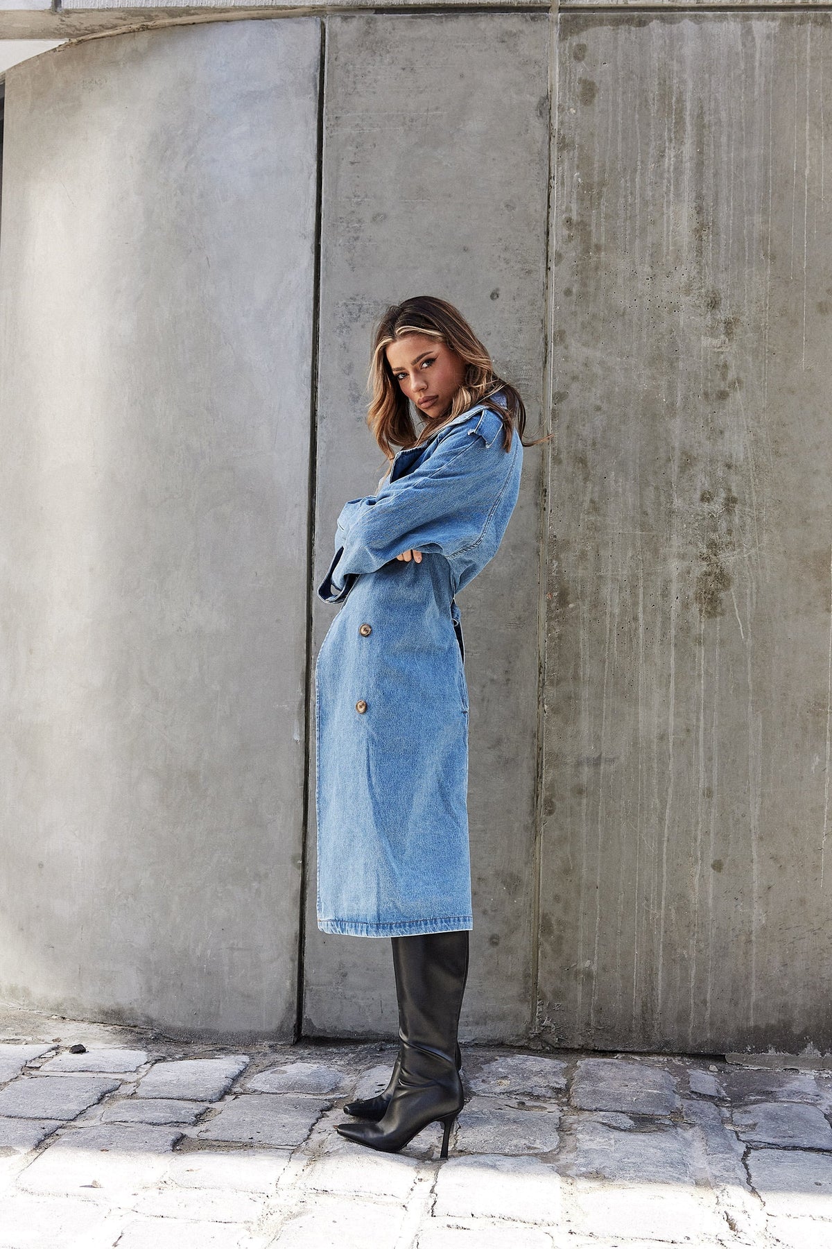 Abrigo estilo gabardina de mezclilla azul para mujer Ashley