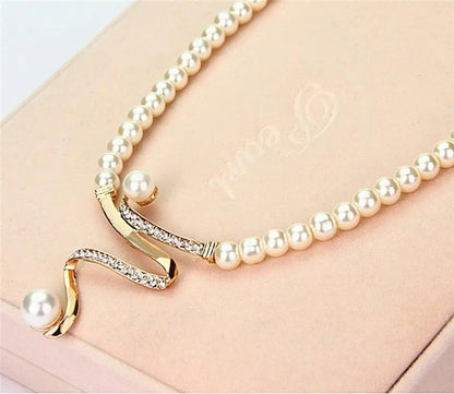Fabiola - Conjunto de Collar y Pendientes con Perlas Naturales