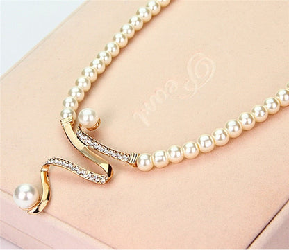 Set de Collar y Aretes de Perlas Naturales