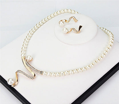 Set de Collar y Aretes de Perlas Naturales
