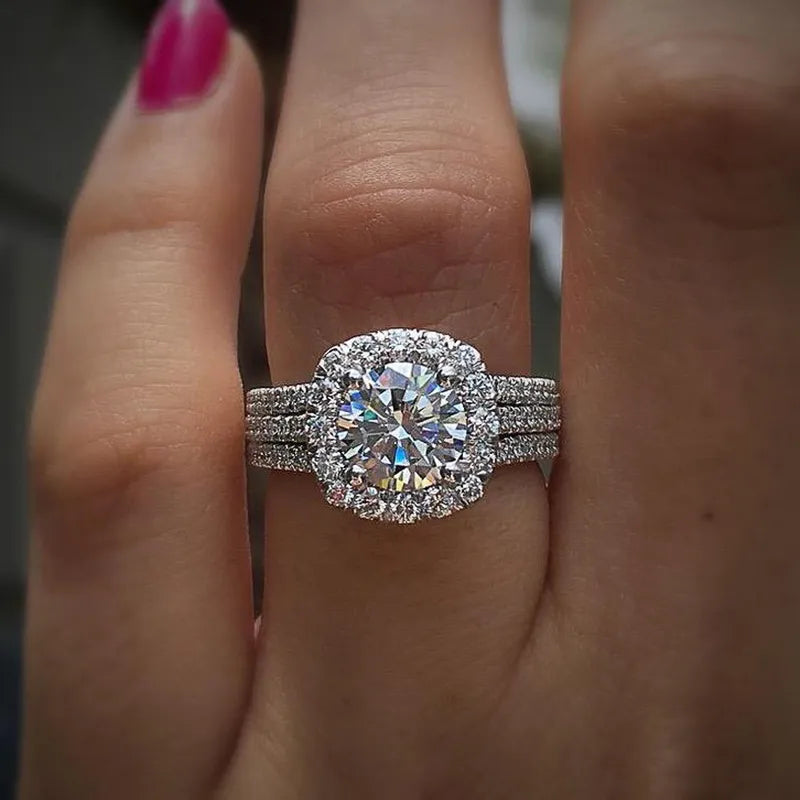 Anillo de diamantes de lujo
