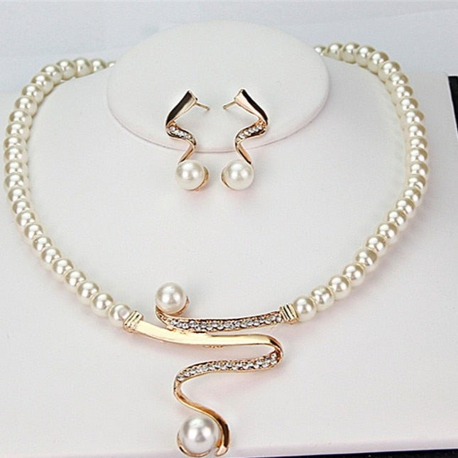 Set de Collar y Aretes de Perlas Naturales