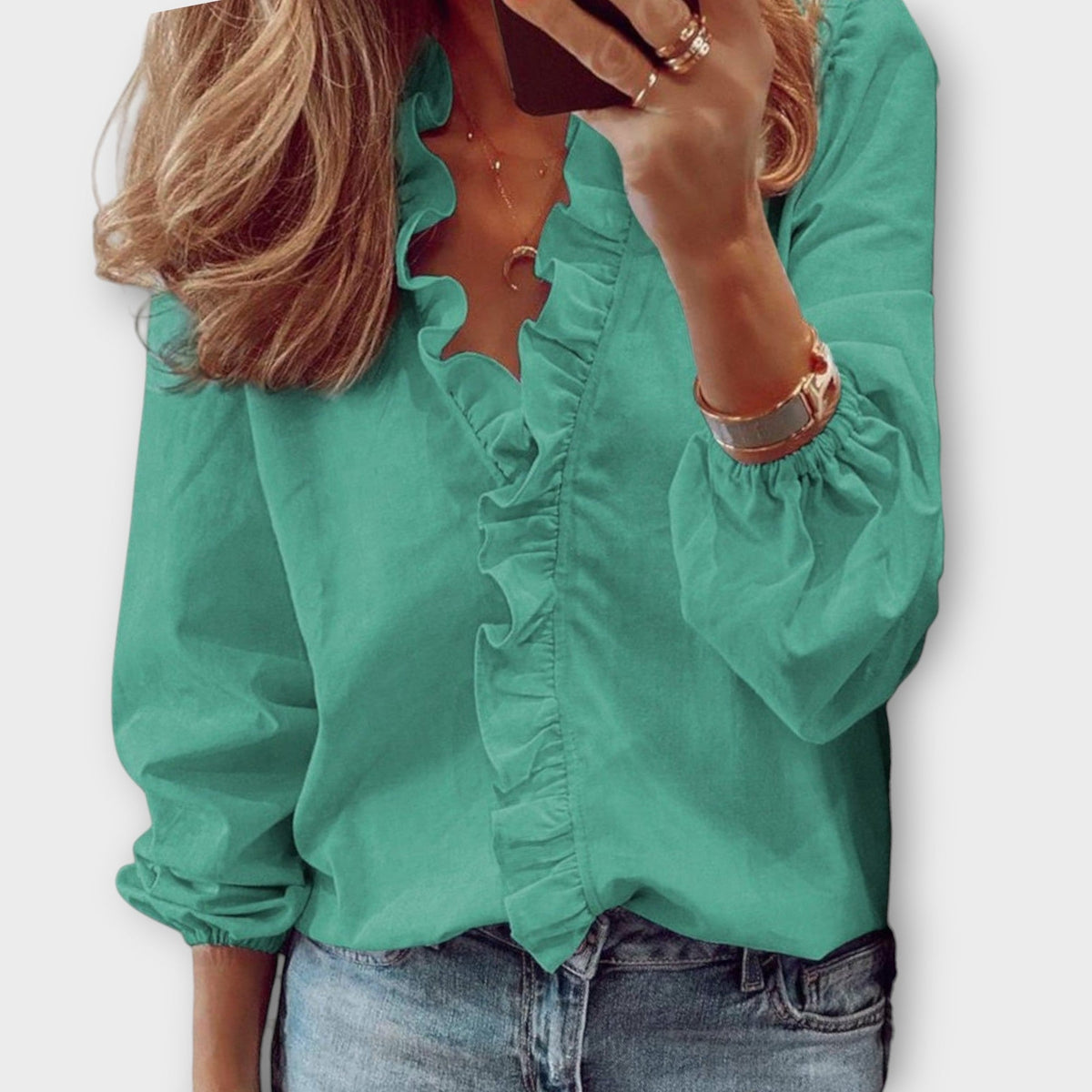 Isadora | Elegante blusa de verano con cuello en V