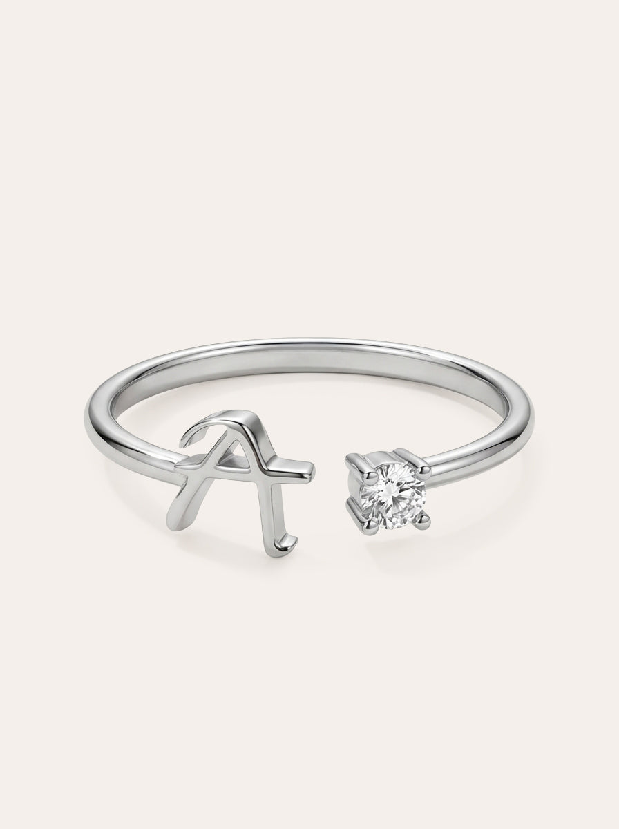 Valentia – Anillo con letra y circonitas