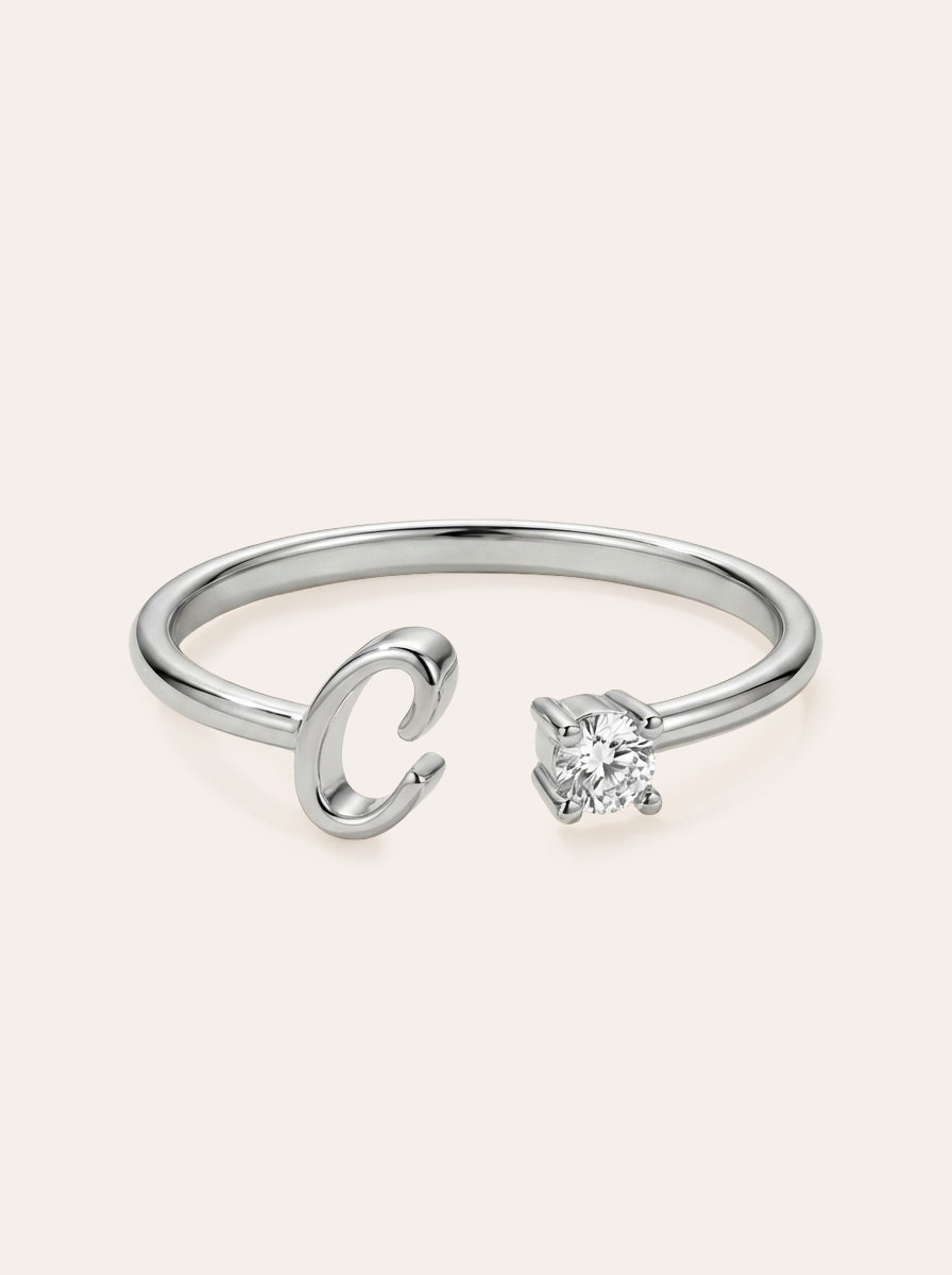 Valentia – Anillo con letra y circonitas