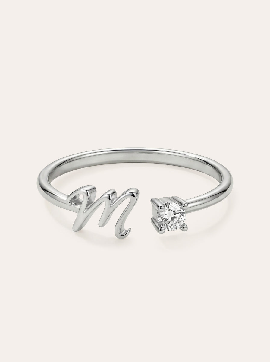 Valentia – Anillo con letra y circonitas