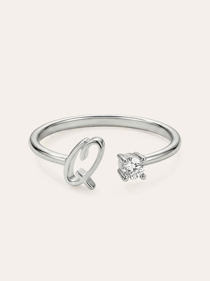 Valentia – Anillo con letra y circonitas
