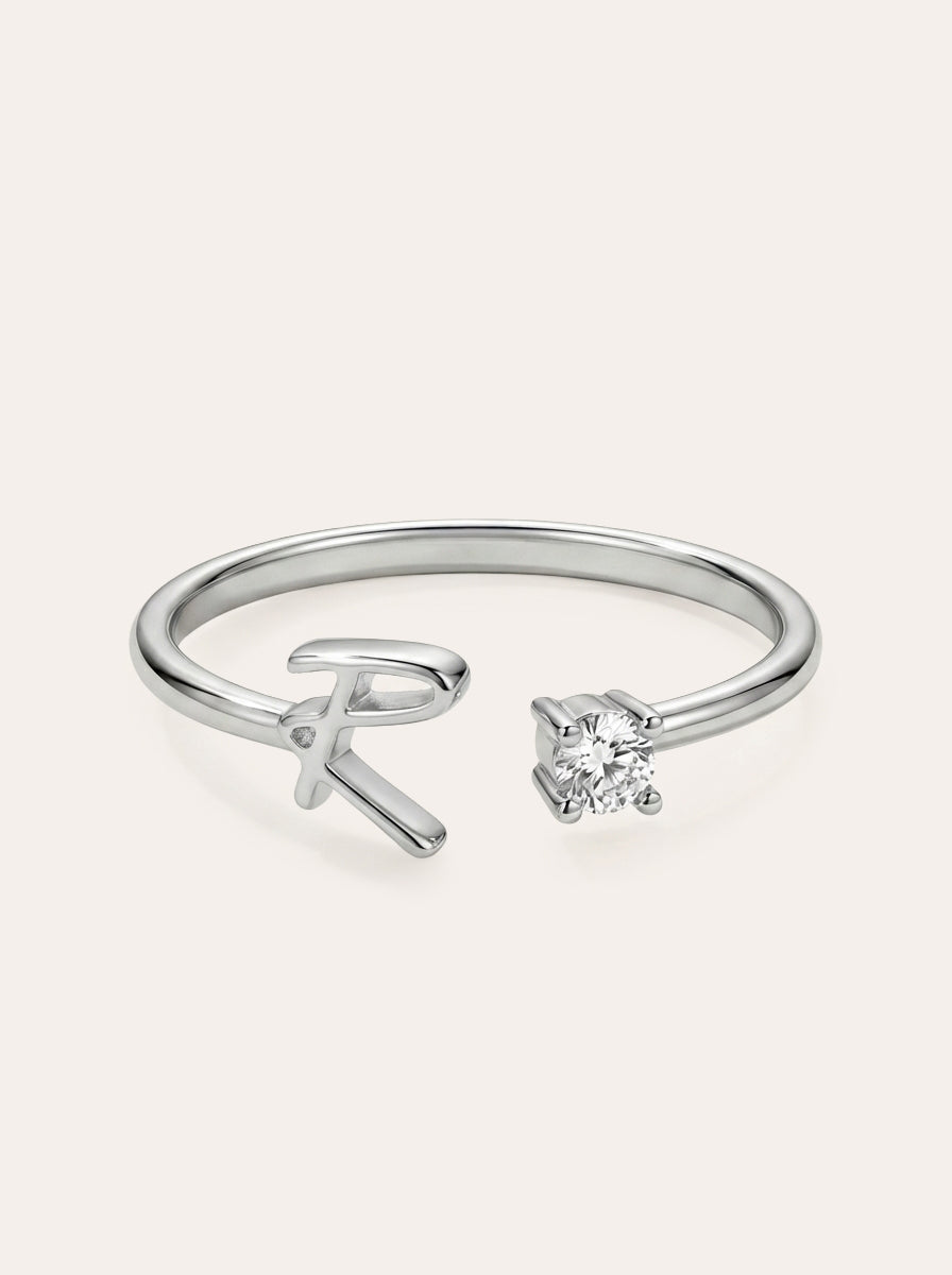 Valentia – Anillo con letra y circonitas