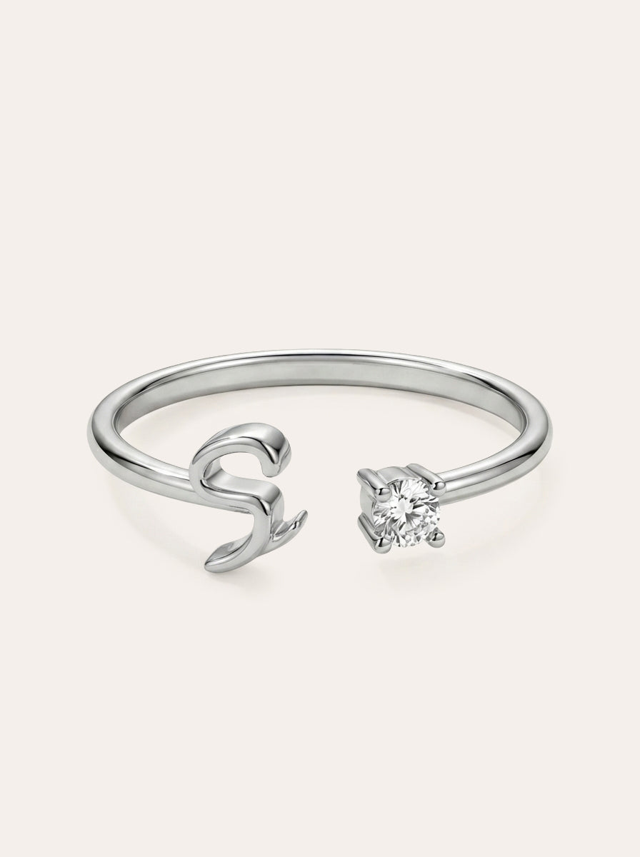 Valentia – Anillo con letra y circonitas