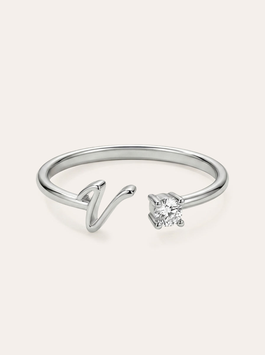 Valentia – Anillo con letra y circonitas