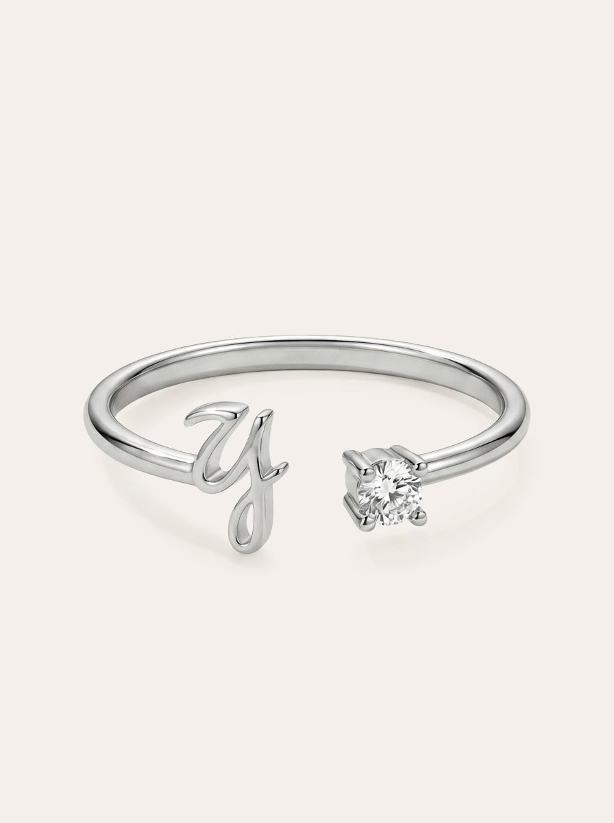 Valentia – Anillo con letra y circonitas