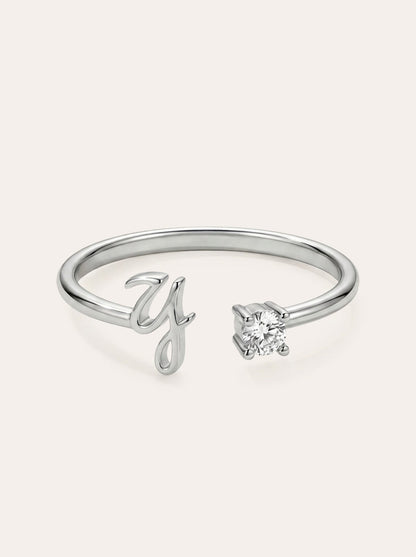 Valentia – Anillo con letra y circonitas