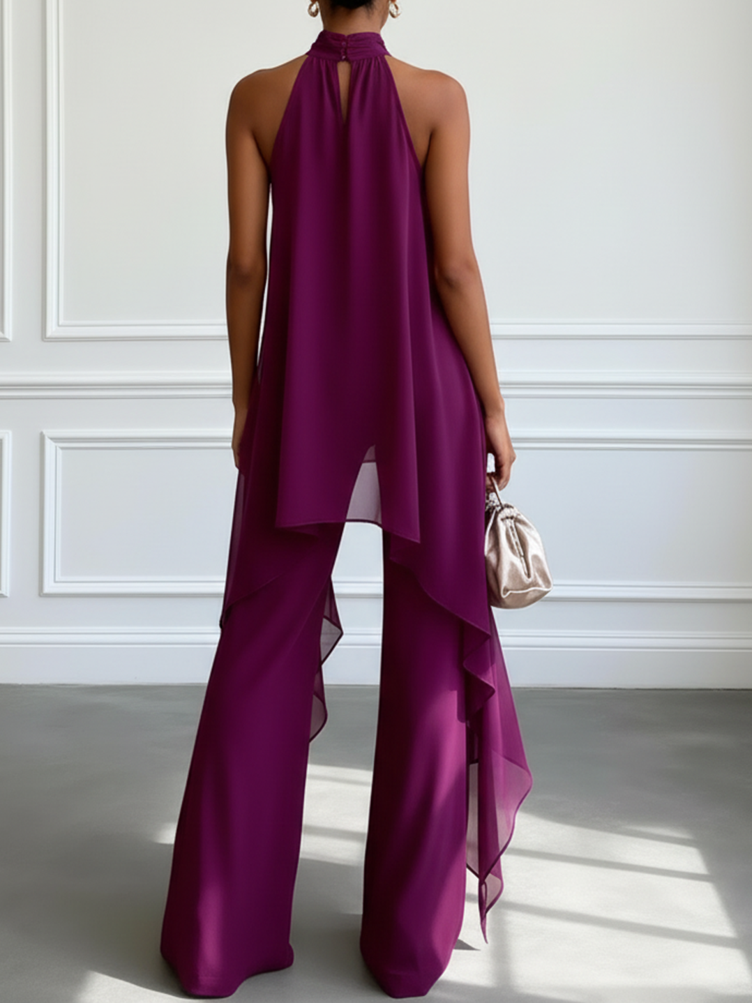 Conjunto elegante a juego de top morado halter y pantalón sastre