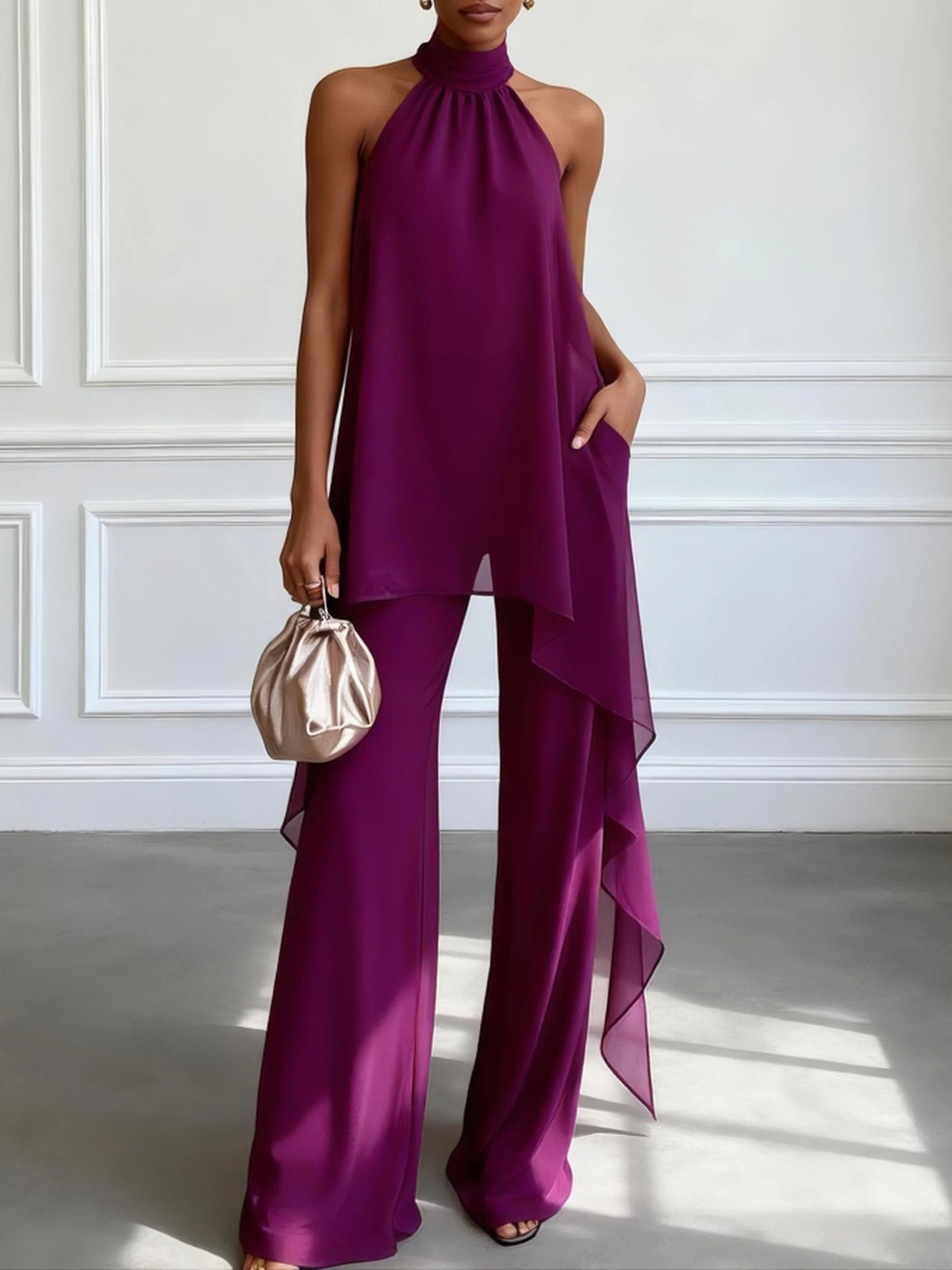 Conjunto elegante a juego de top morado halter y pantalón sastre