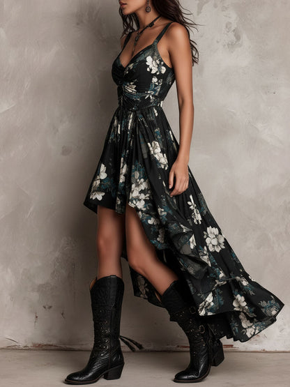 Vestido largo asimétrico negro con estampado floral bohemio y sin tirantes