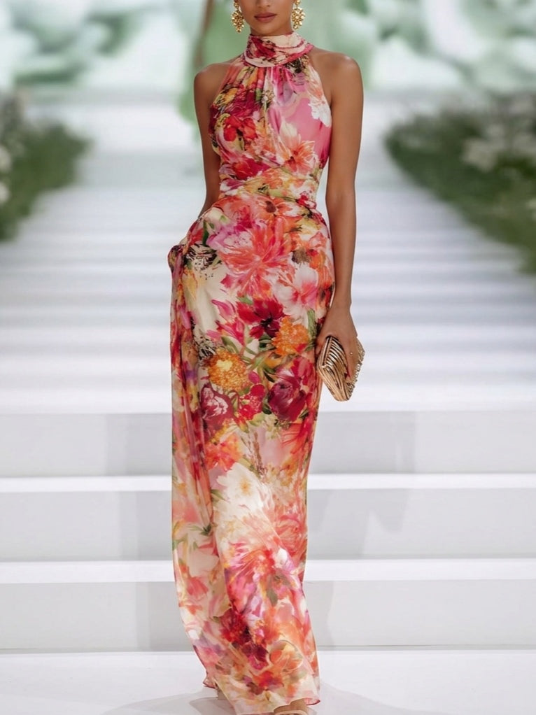 Vestido largo de gasa con estampado floral rojo, de corte holgado, sin mangas y con cuello halter