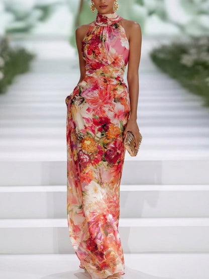Vestido largo de gasa con estampado floral rojo, de corte holgado, sin mangas y con cuello halter