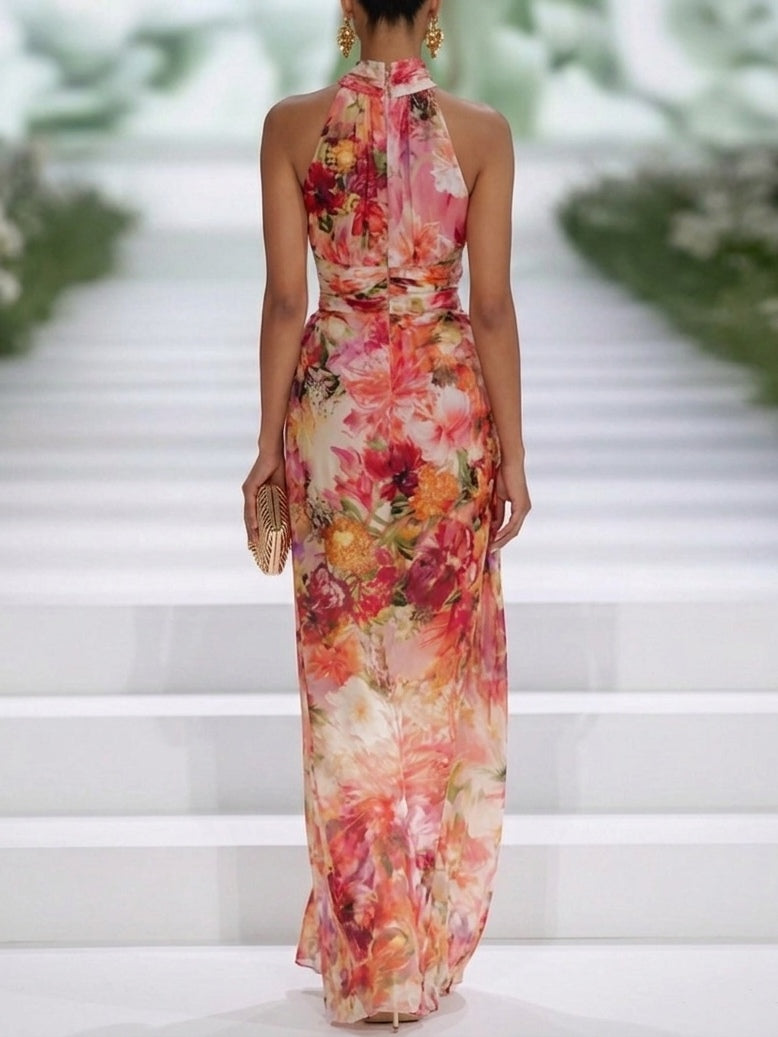 Vestido largo de gasa con estampado floral rojo, de corte holgado, sin mangas y con cuello halter