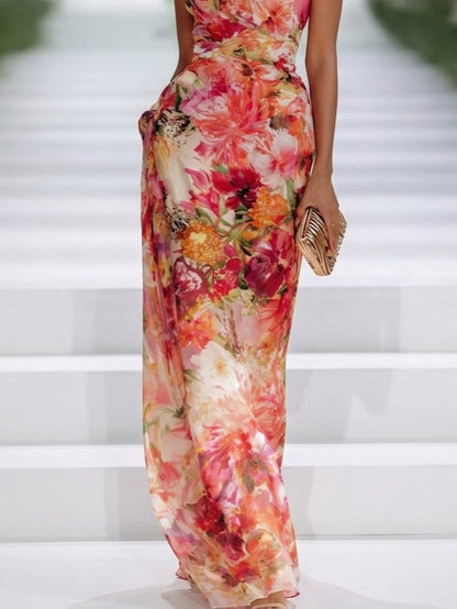 Vestido largo de gasa con estampado floral rojo, de corte holgado, sin mangas y con cuello halter