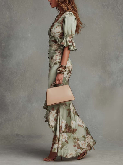 Vestido largo asimétrico de satén floral con mangas acampanadas de volantes