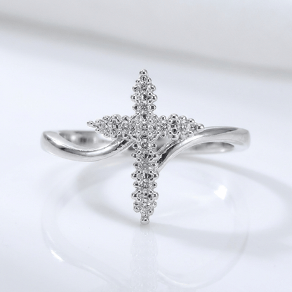 El Anillo de la Gloria — Cruz de plata con detalles de cristal