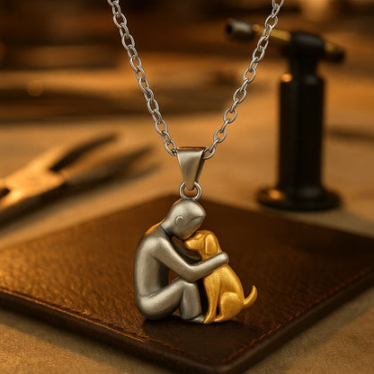 El colgante del abrazo — Collar de mujer y perro