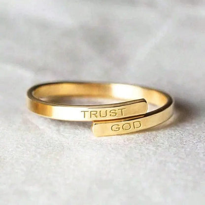 El anillo de la confianza — Grabado «Confía en Dios» (ajustable)