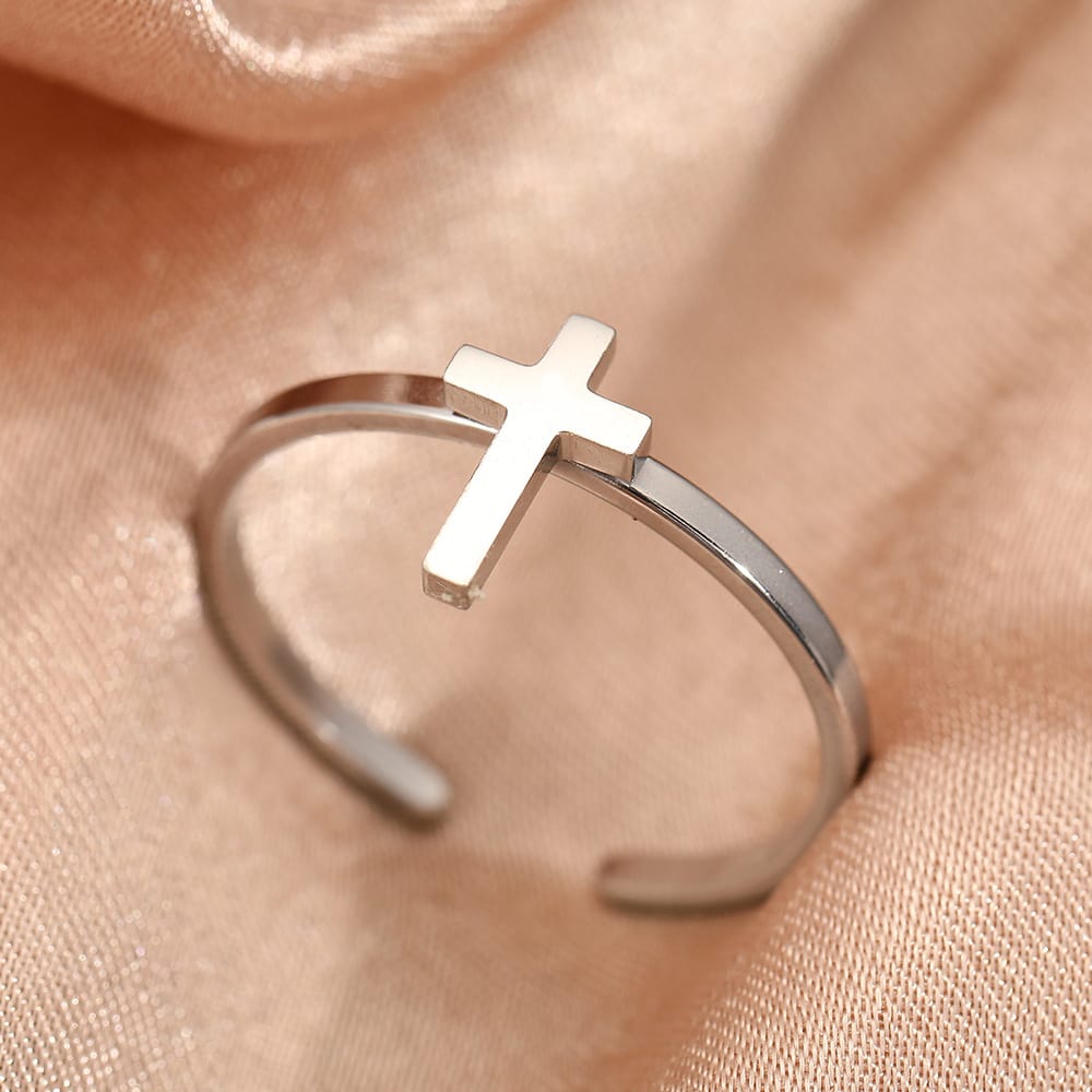 El anillo Cornerstone — Banda con parte superior en forma de cruz (ajustable)