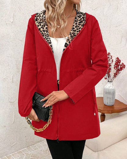 Parka reversible con capucha y estampado de leopardo