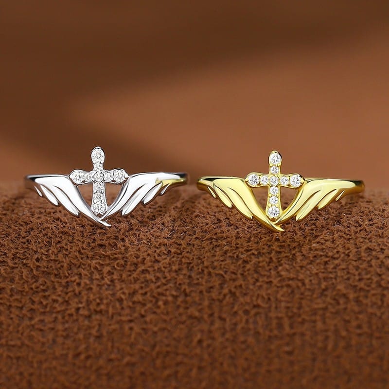 El anillo Guardian Ring — Alas de ángel y cruz con detalles de cristal (ajustable)