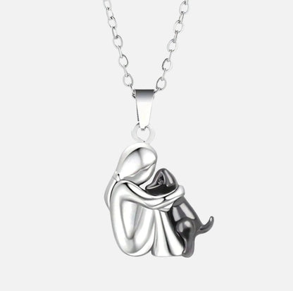 El colgante del abrazo — Collar de mujer y perro