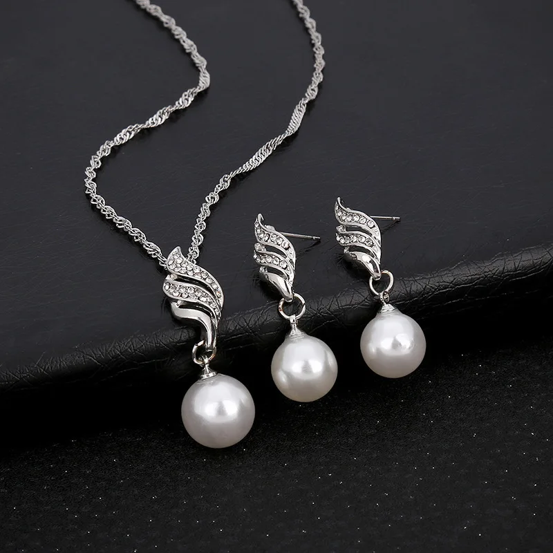 Set Elegante de Perlas en Plata Brillante