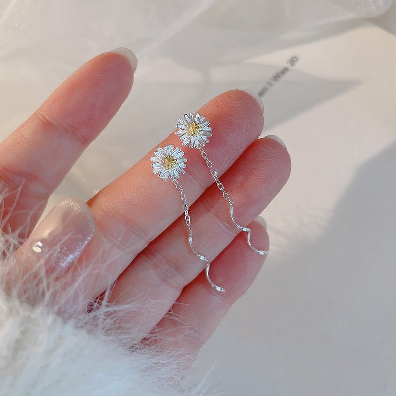 Pendientes de cadena con margaritas dulces