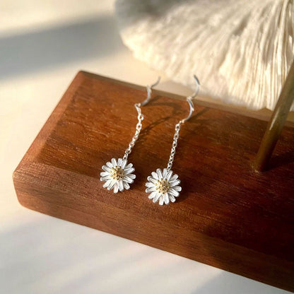 Pendientes de cadena con margaritas dulces