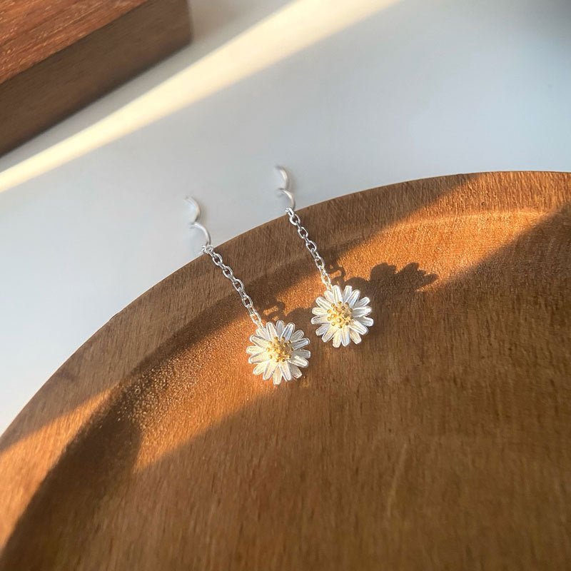 Pendientes de cadena con margaritas dulces